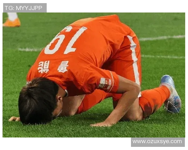 中国足球史上未穿球鞋的传奇球星与背后的故事